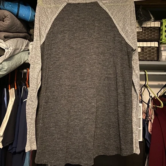 0X Maurices Gray and White lace top - Picture 2 of 2